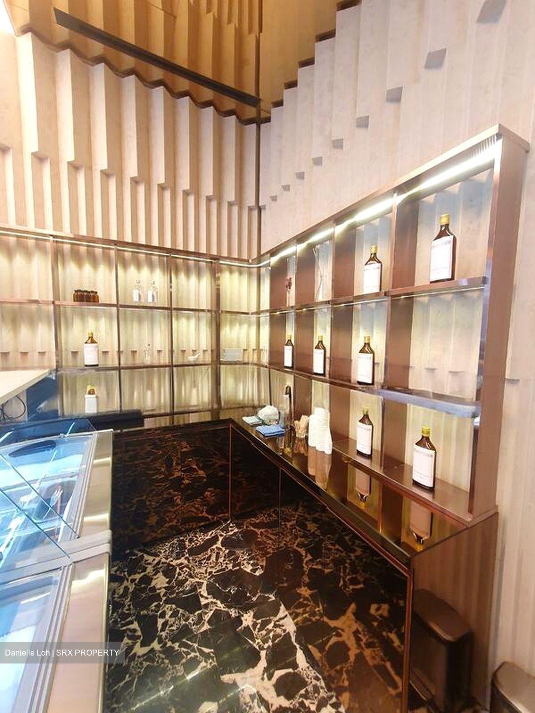 Samsung Hub (D1), Retail #498169961